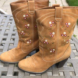 SEYCHELLES SUEDE EMBROIDERED COWBOY BOOTS SIZE 8.5